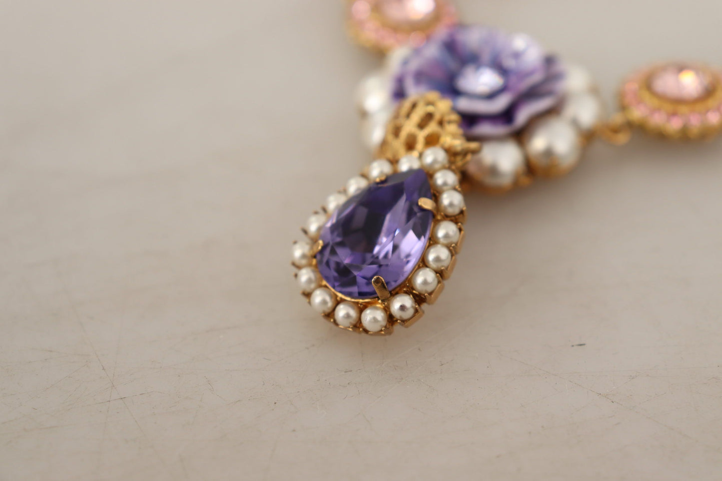 Dolce & Gabbana Gold Messing Crystal Purple Pink Pearl Anhänger Halskette