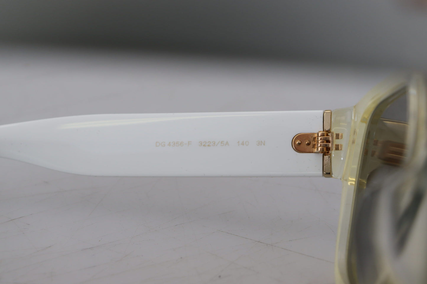 Dolce & Gabbana Aceta White Full Full Frame sfumature DG4356f Occhiali da sole