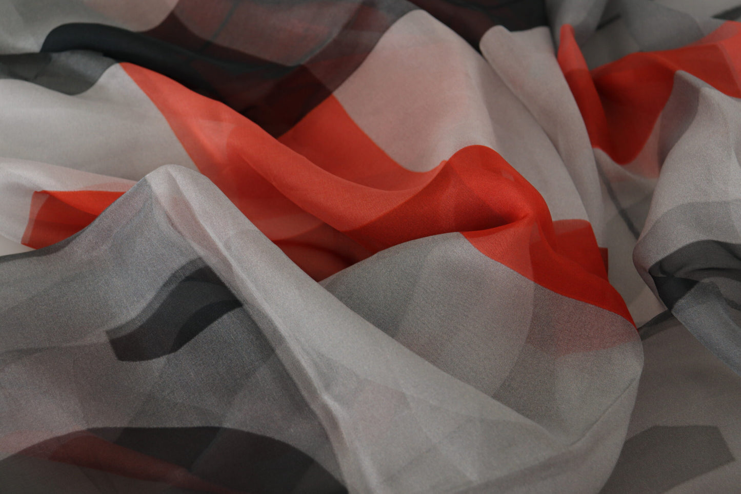Kostüm Nationaler grauer roter Schal -Foulard -Wickelschal