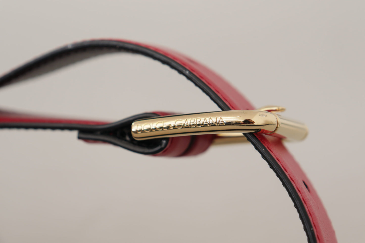 Dolce & Gabbana rotes Kalb Leder Gold Ton Logo Metallschnalle Gürtel