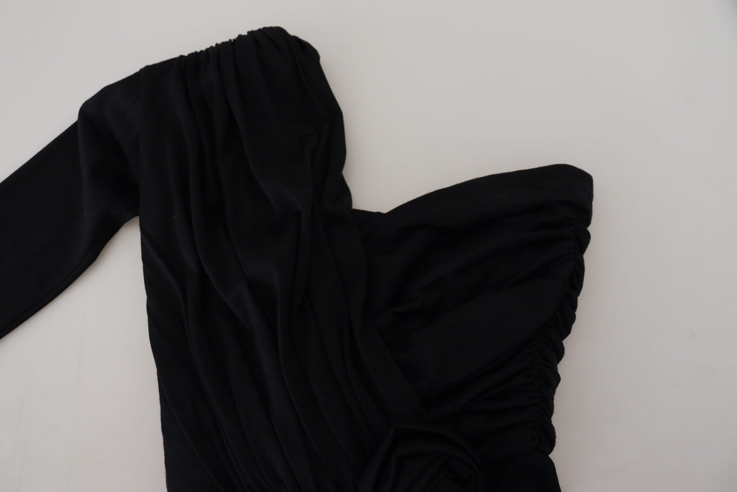 Dolce & Gabbana Black Wrap Sheat One épaule Robe en laine