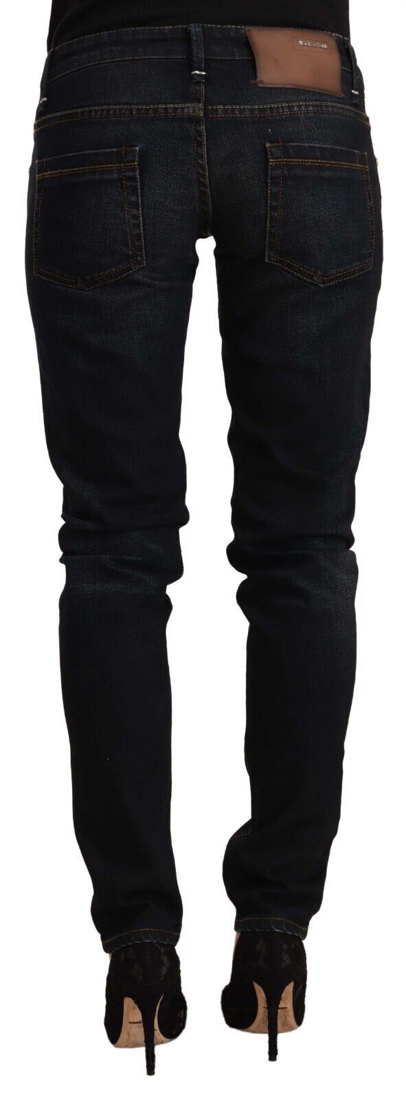 Acht schwarz gewaschene Baumwolle niedrige Taille schlanke Fit -Jeans Jeans